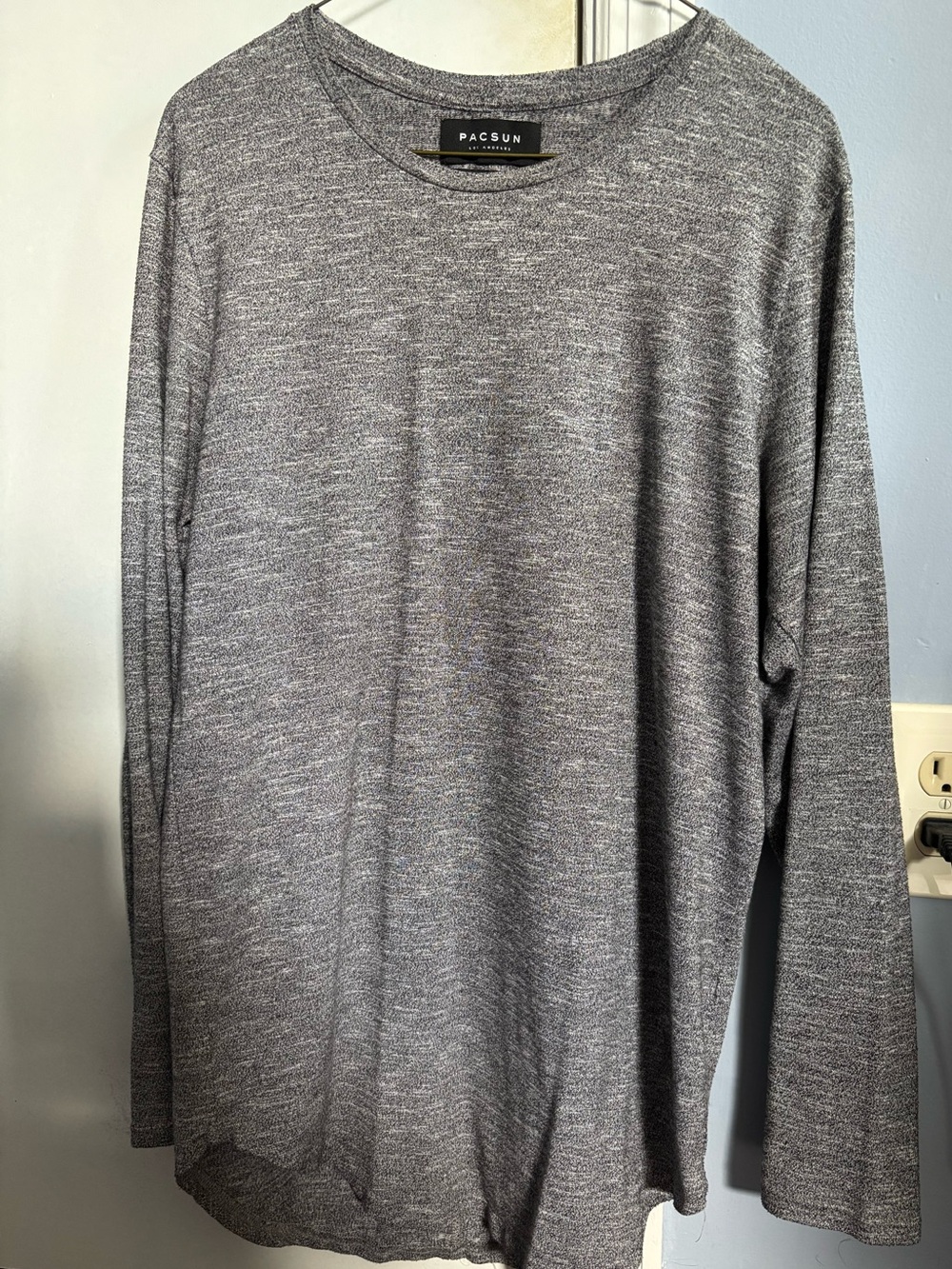 PacSun Men’s Longer Fit Heather Gray Long Sleeve Shirt
